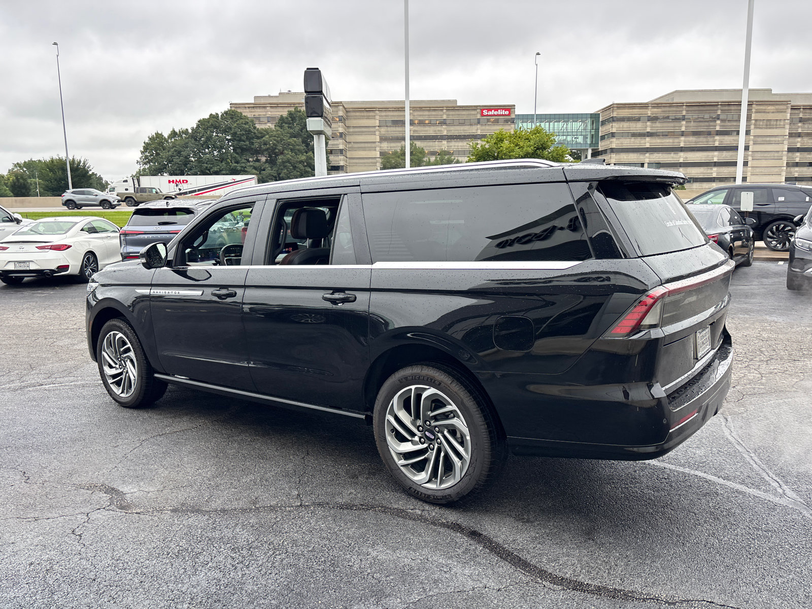 New 2026 Lincoln Navigator L Reserve AWD/4WD image 5