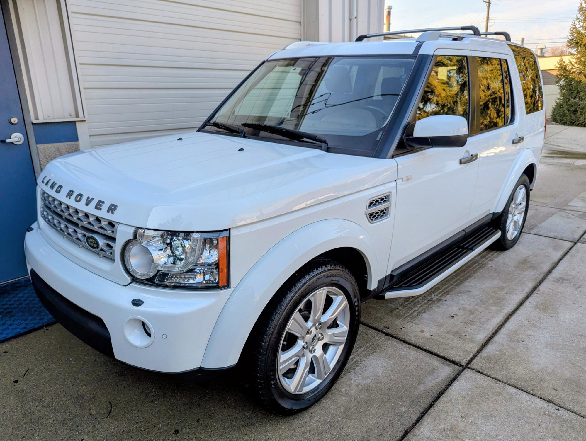 Used 2013 Land Rover LR4 HSE LUX image 1