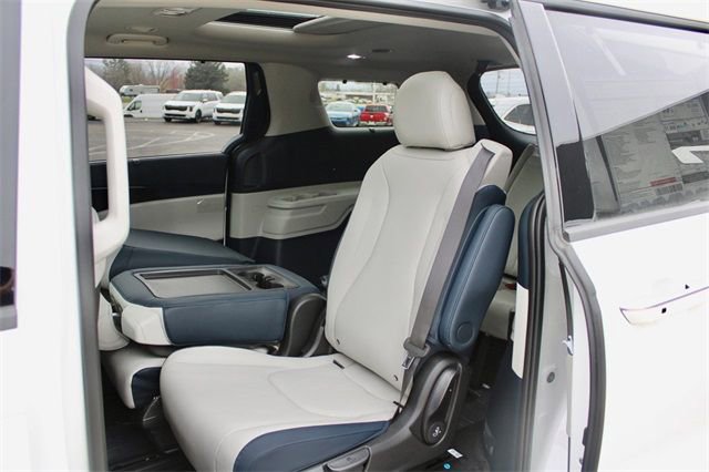 New 2025 Kia Carnival SX w/ SX Dark Edition Package image 18