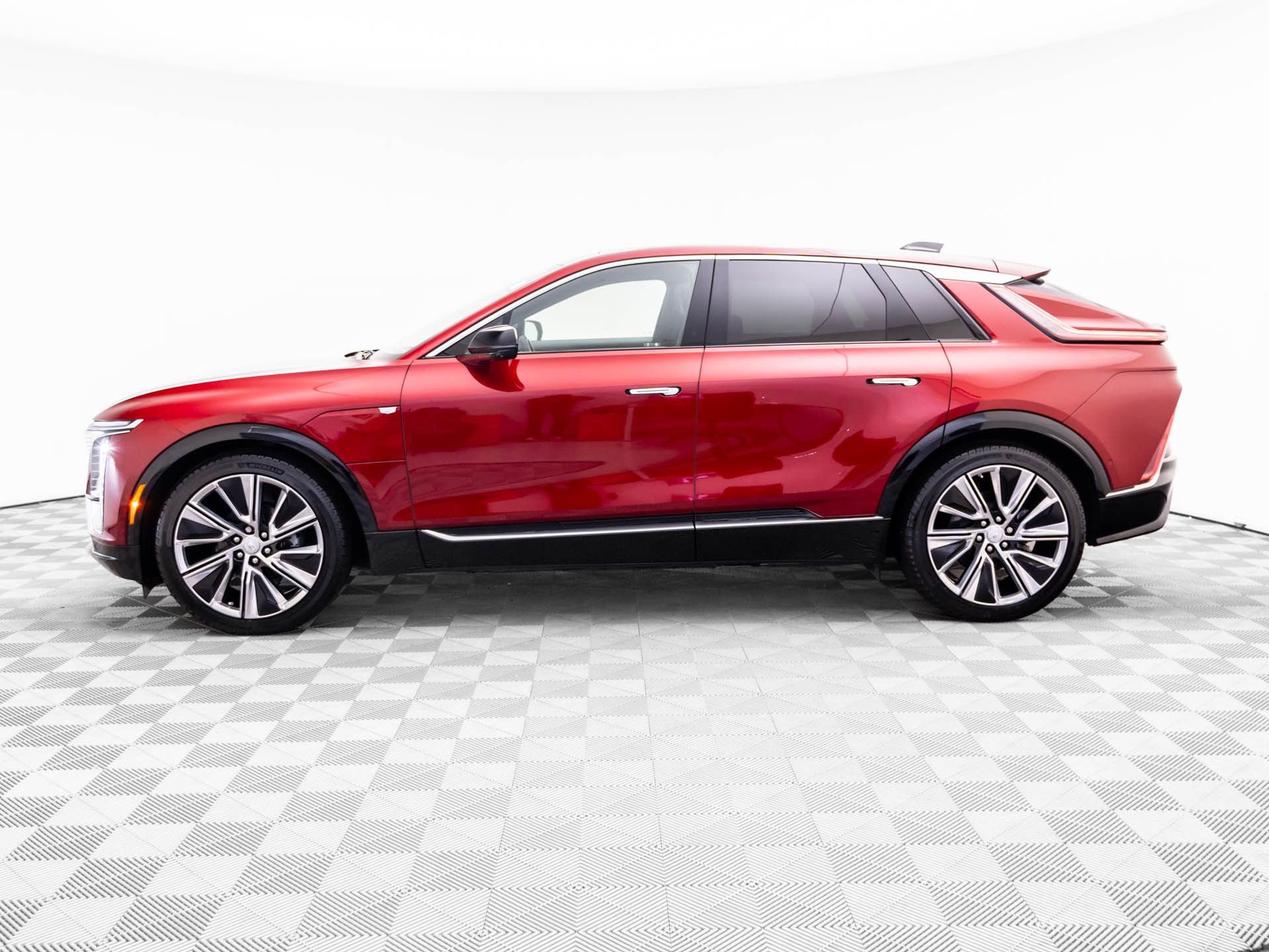 Used 2024 Cadillac Lyriq Luxury w/ LPO, Floor Liner Package image 2