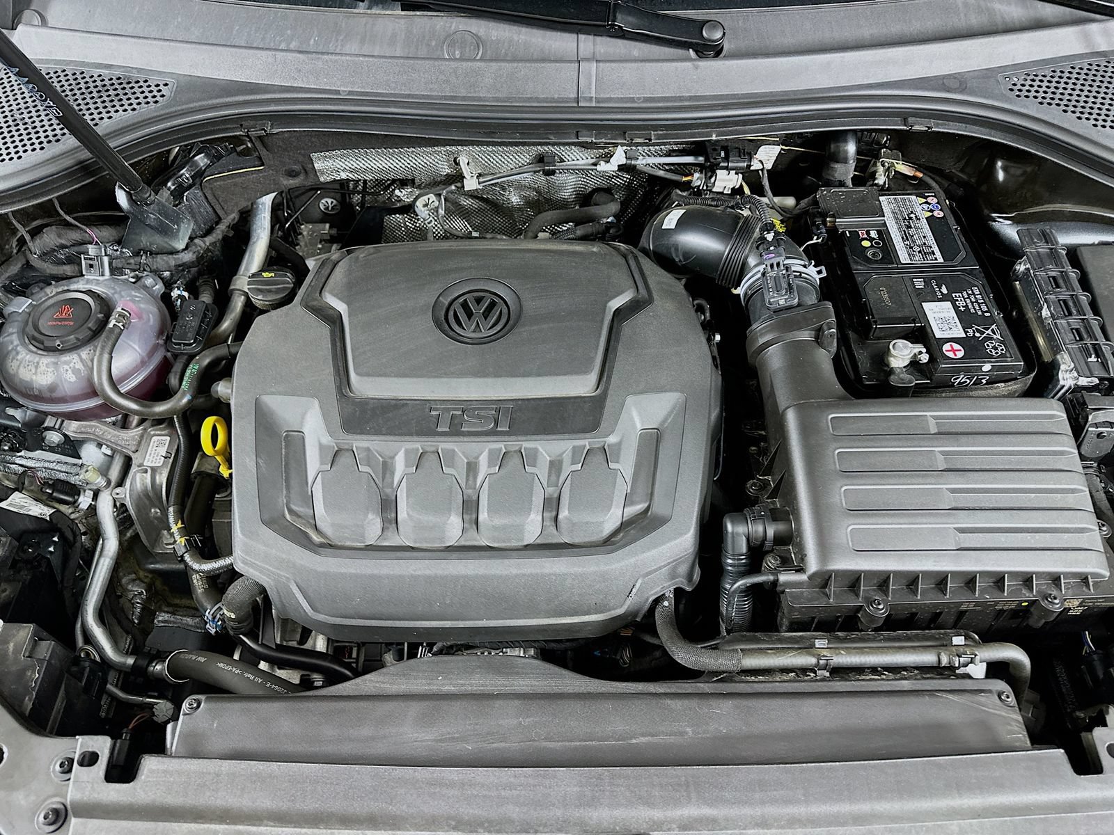 Used 2023 Volkswagen Tiguan SE R-Line AWD/4WD image 14