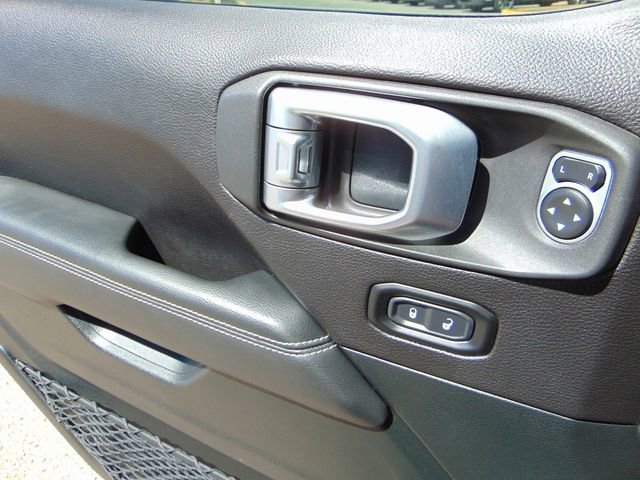Used 2019 Jeep Wrangler Unlimited Sahara image 20