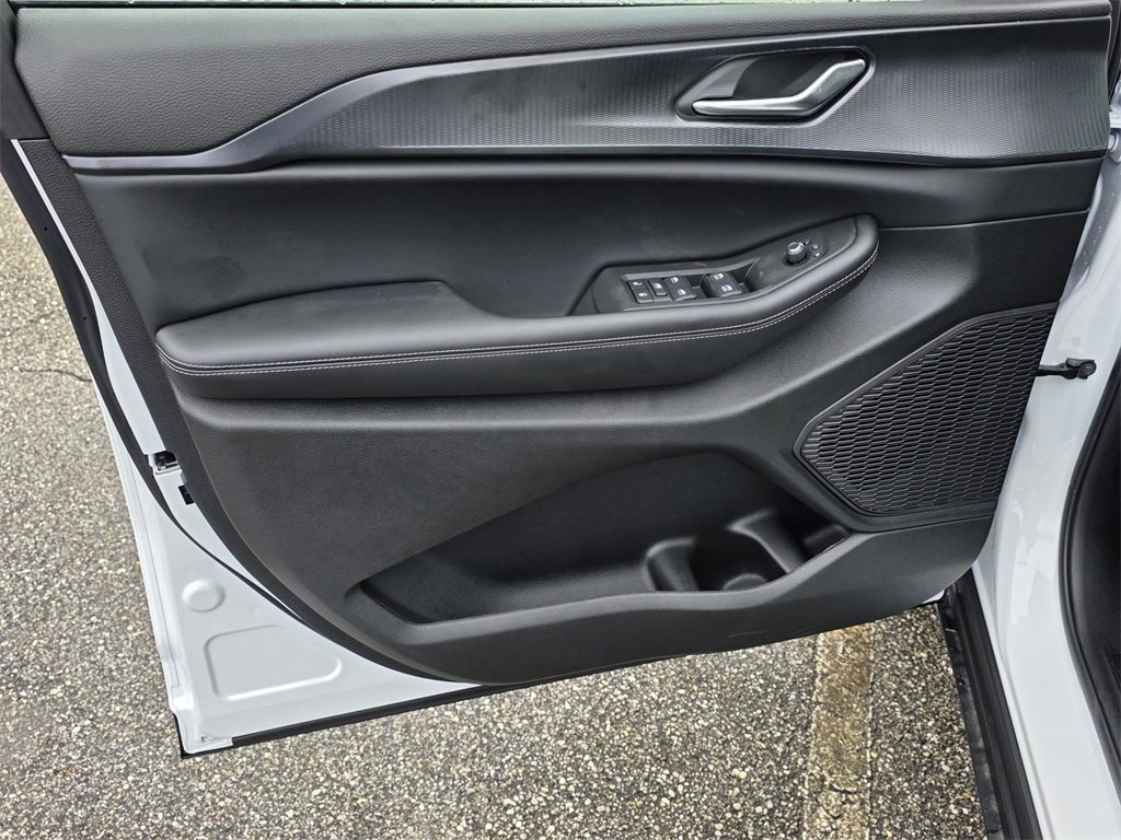 New 2025 Jeep Grand Cherokee L Altitude image 32