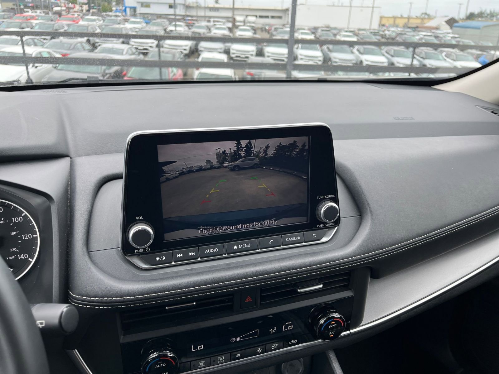 Used 2025 Nissan Rogue SV AWD/4WD image 25