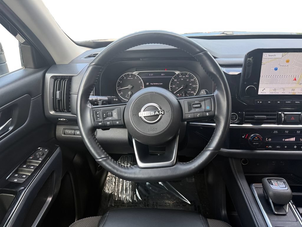 Used 2023 Nissan Pathfinder SL AWD/4WD image 12