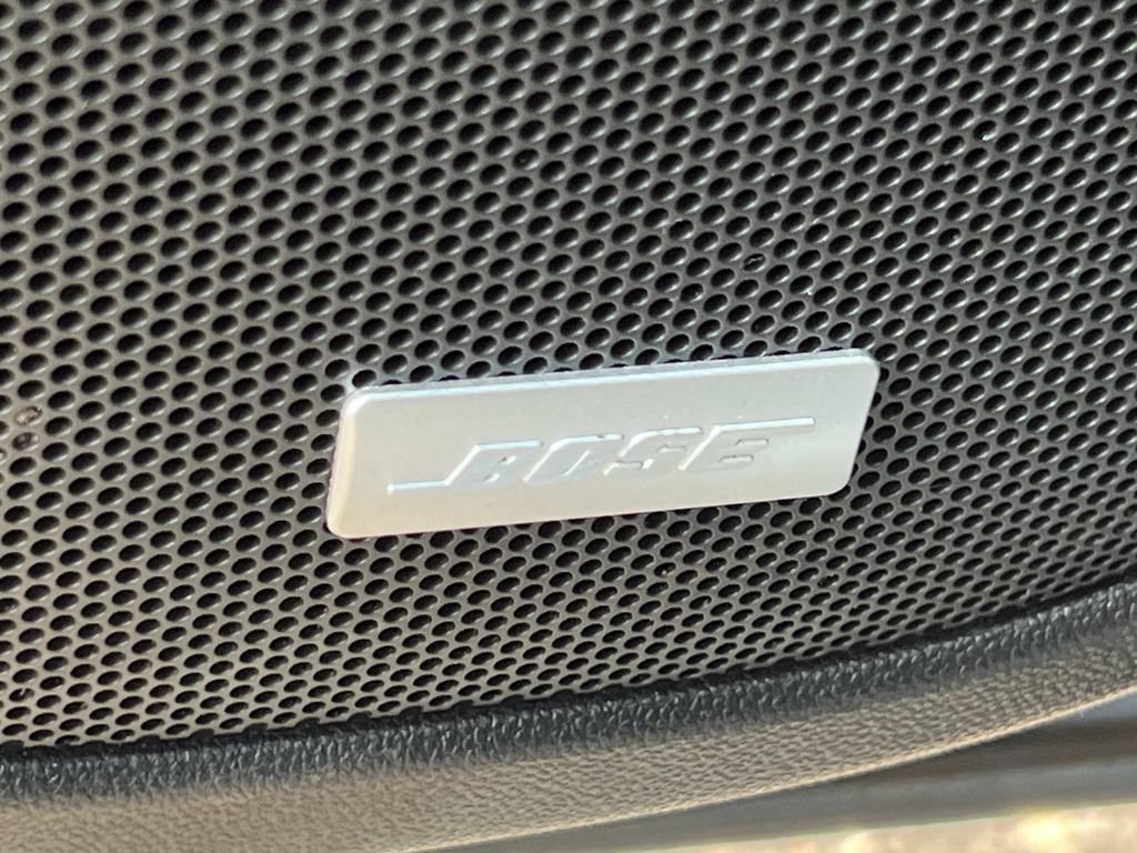 Used 2020 GMC Acadia SLT AWD/4WD image 16