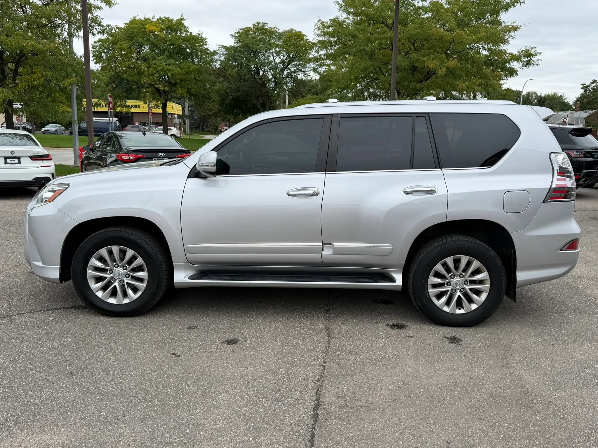 Used 2014 Lexus GX 460 w/ Premium Package AWD/4WD image 2