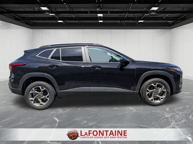 Used 2025 Chevrolet Trax LT FWD image 6