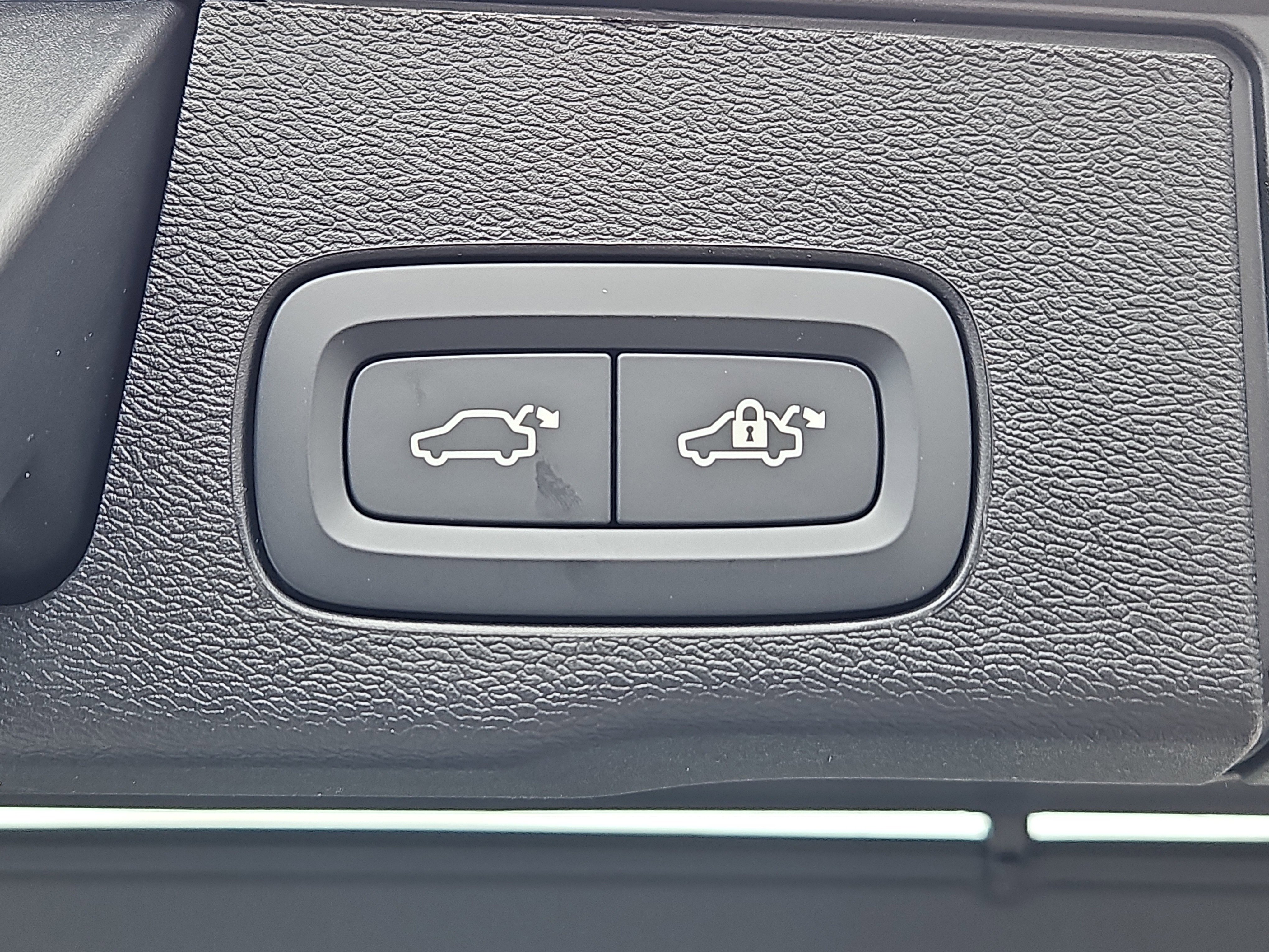 New 2026 Volvo XC60 B5 Plus w/ Protection Package Premier image 14