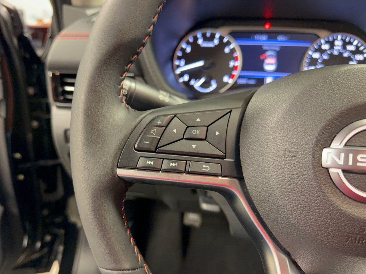 Used 2025 Nissan Sentra SR w/ Midnight Edition FWD image 18