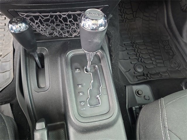 Used 2017 Jeep Wrangler Unlimited Sahara w/ Connectivity Group image 19