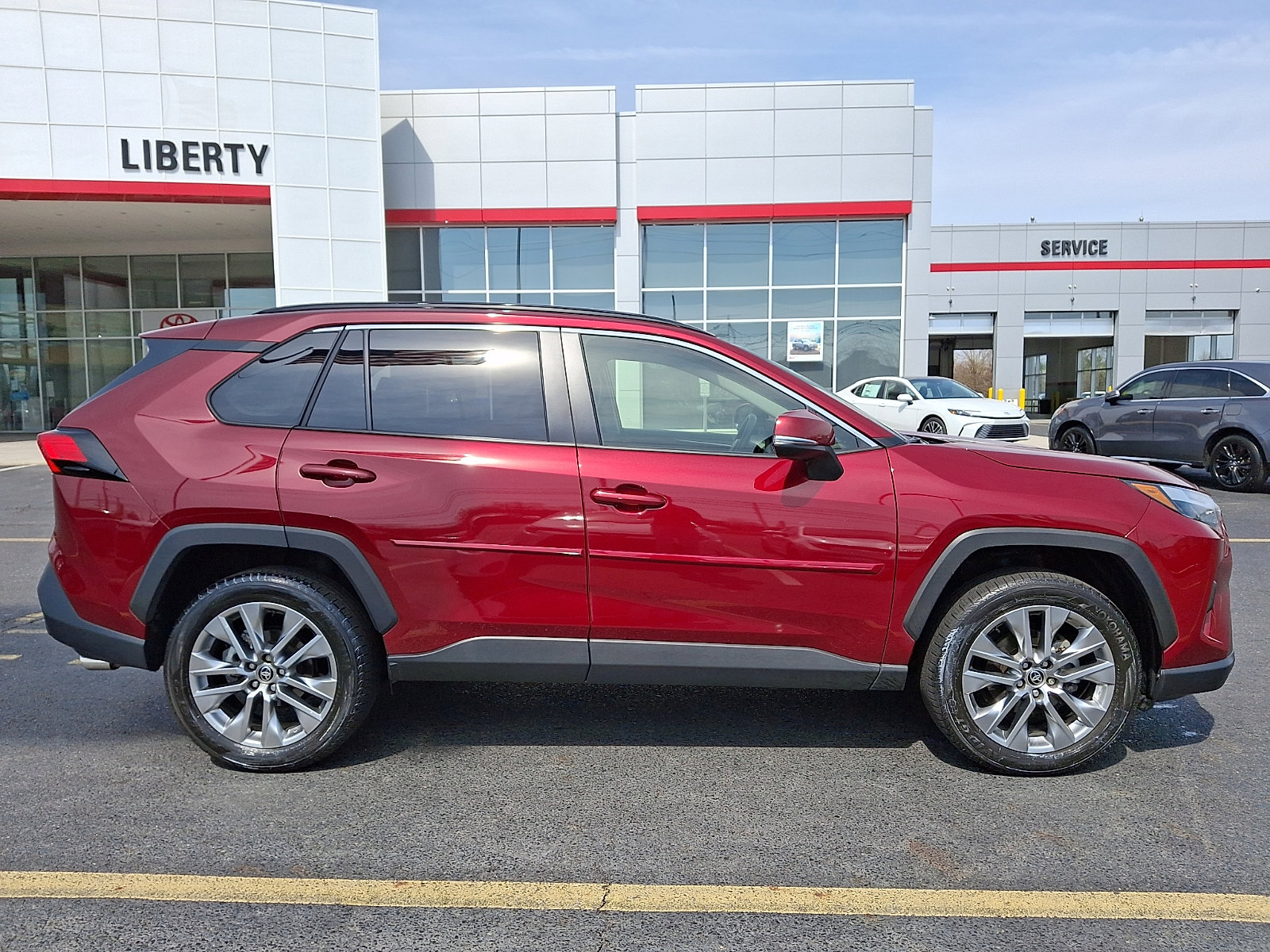 Used 2023 Toyota RAV4 XLE Premium image 7