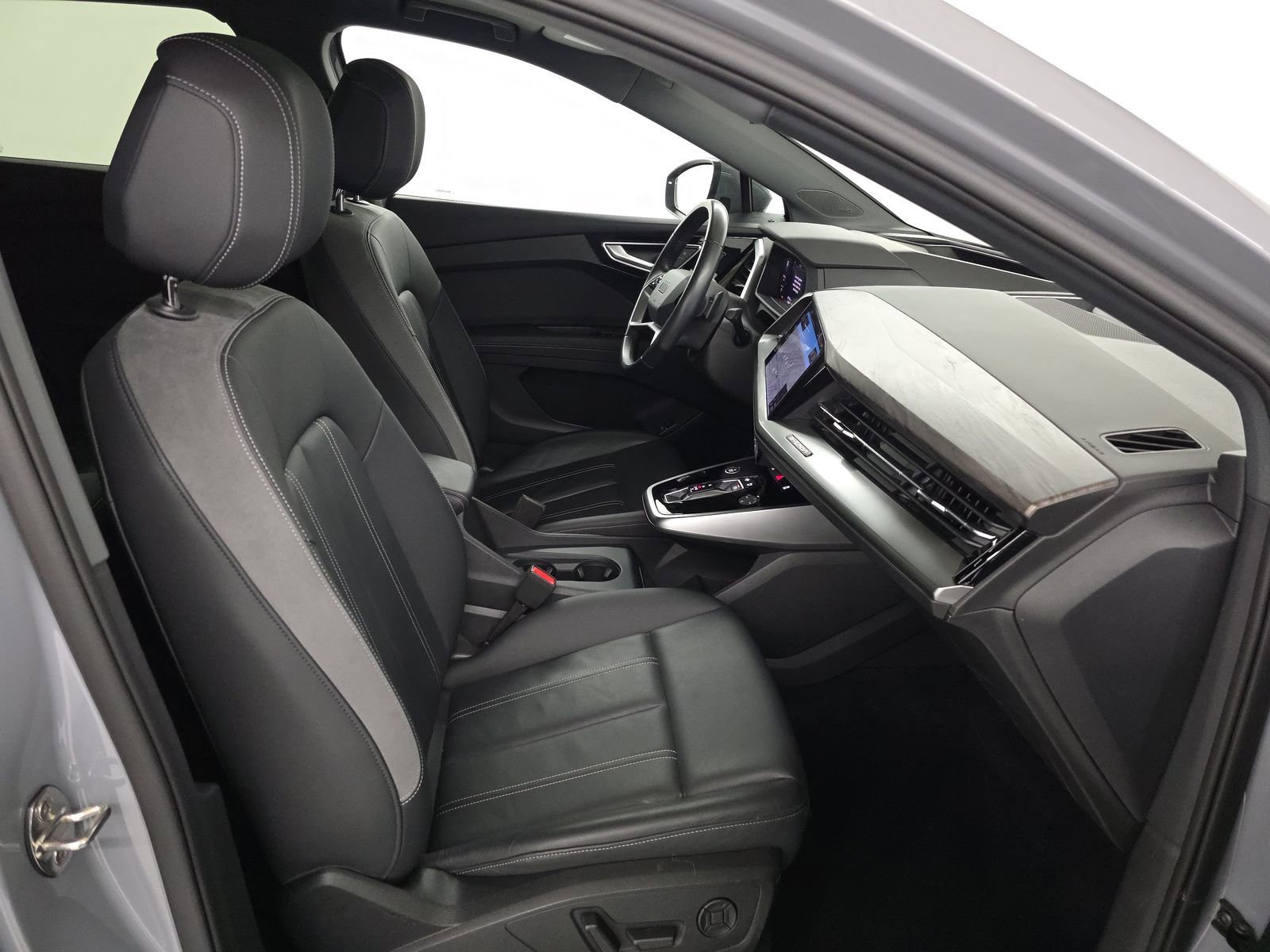 Used 2023 Audi Q4 e-tron Prestige AWD/4WD image 8