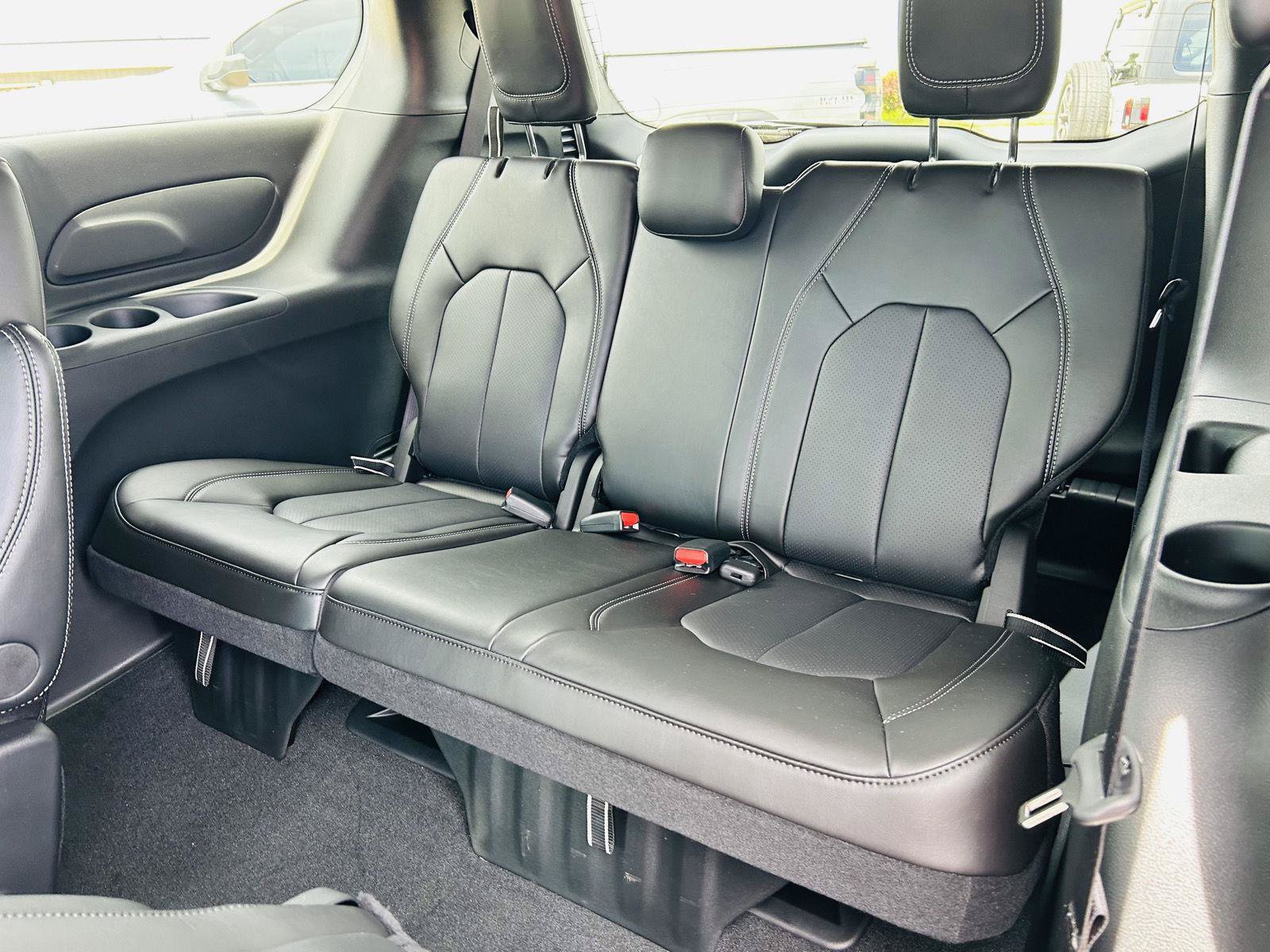 New 2027 Chrysler Pacifica Select FWD image 27