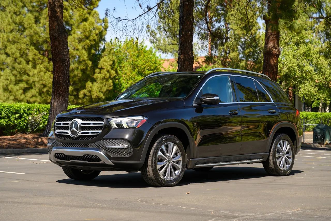 Used 2021 Mercedes-Benz GLE 350 w/ Premium Package image 3