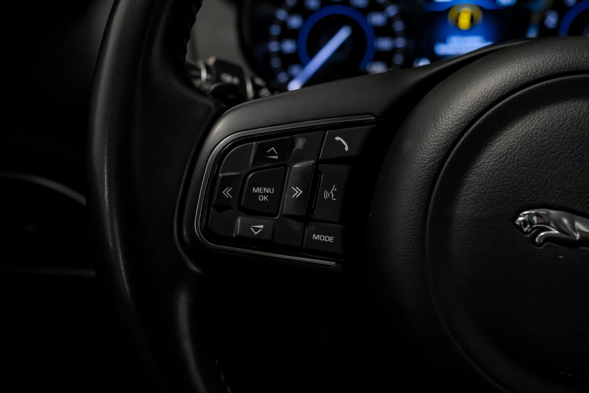 Used 2019 Jaguar F-PACE Premium AWD/4WD image 12