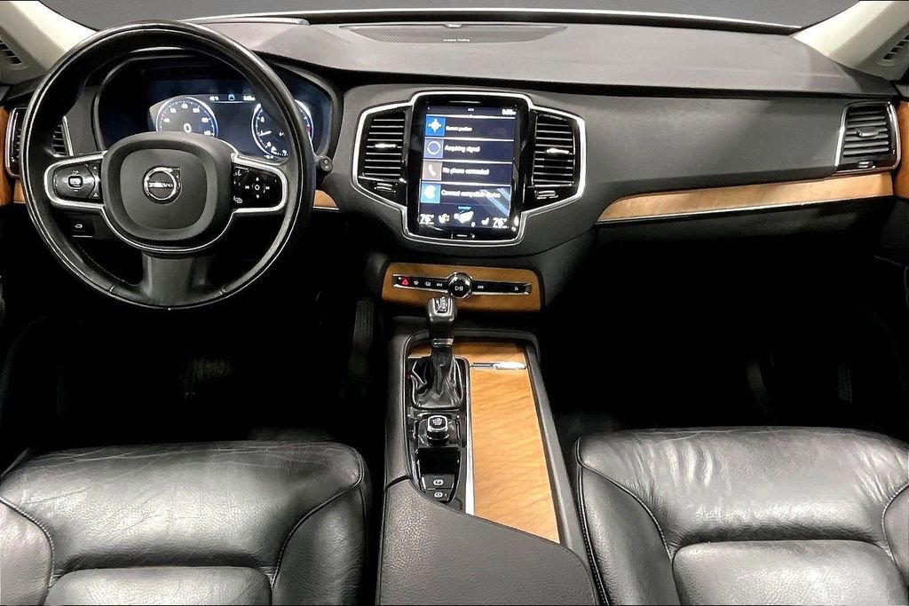 Certified 2022 Volvo XC90 T6 Momentum w/ Advanced Package AWD/4WD image 7