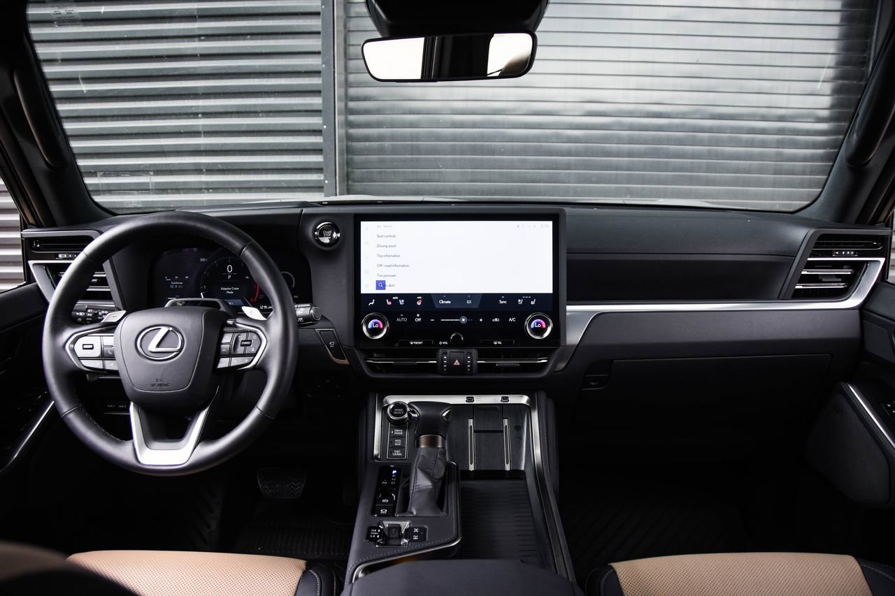 Used 2025 Lexus GX 550 image 25