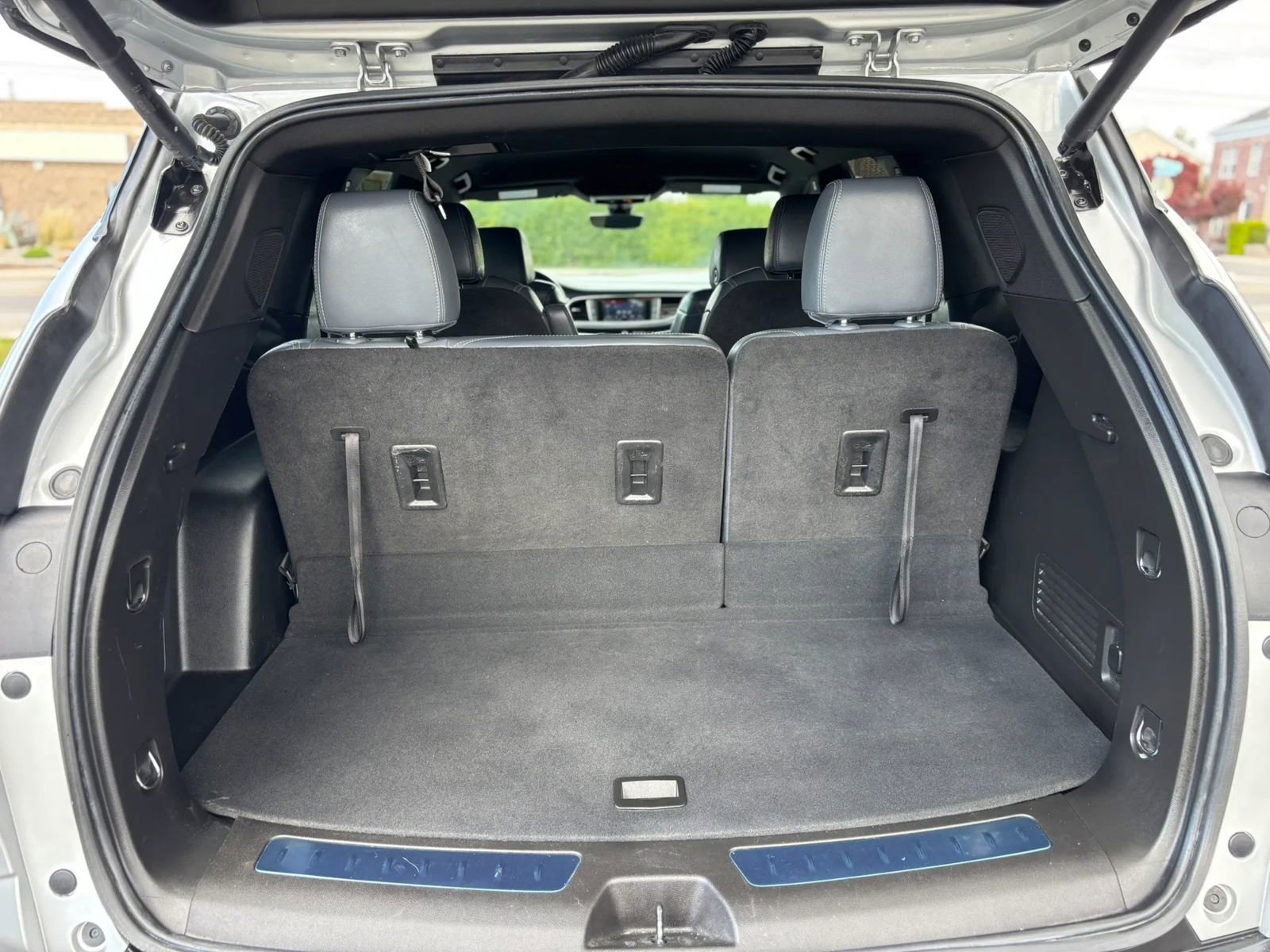 Used 2022 Buick Enclave Premium w/ Surround and Sites Package AWD/4WD image 18