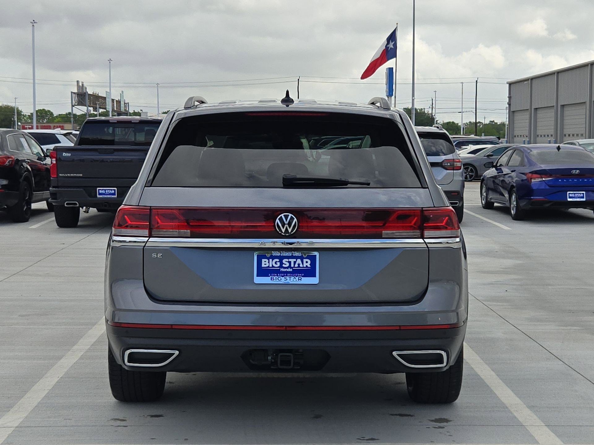 Used 2025 Volkswagen Atlas SE FWD image 5