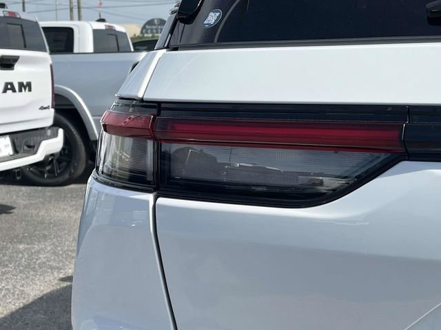 Used 2023 Jeep Grand Cherokee Laredo image 10