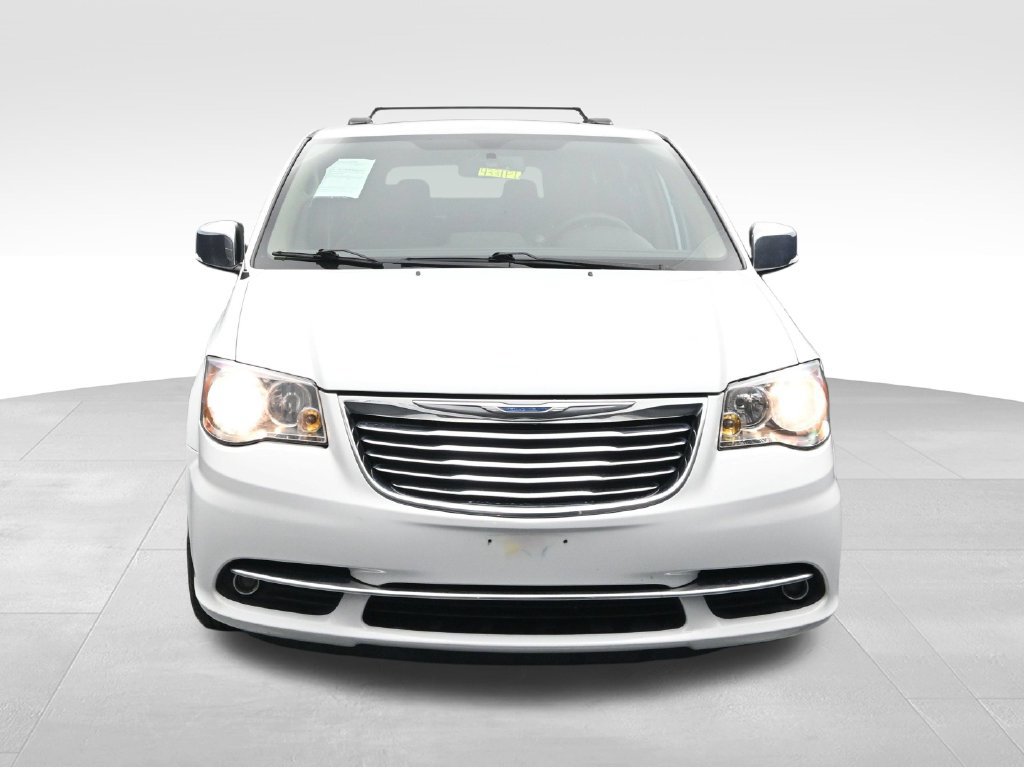 Used 2016 Chrysler Town & Country Touring-L FWD image 8