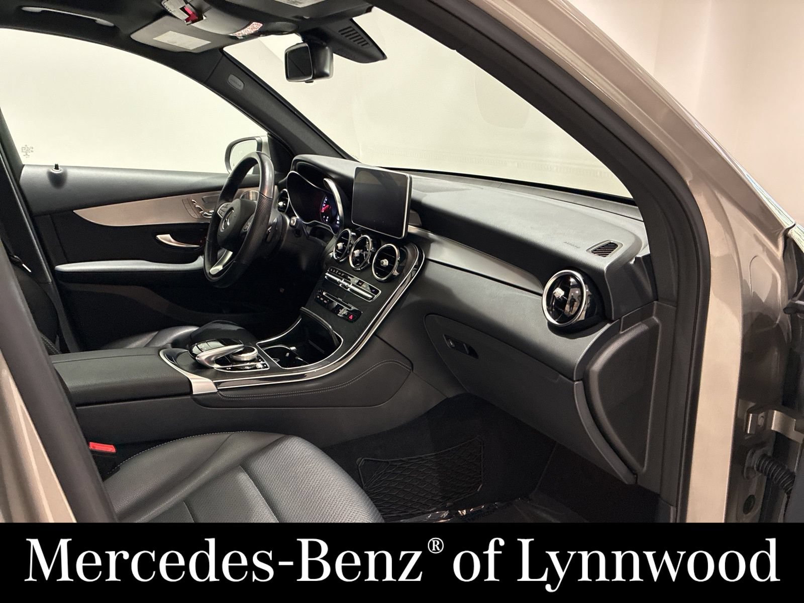 Used 2019 Mercedes-Benz GLC 300 4MATIC image 33