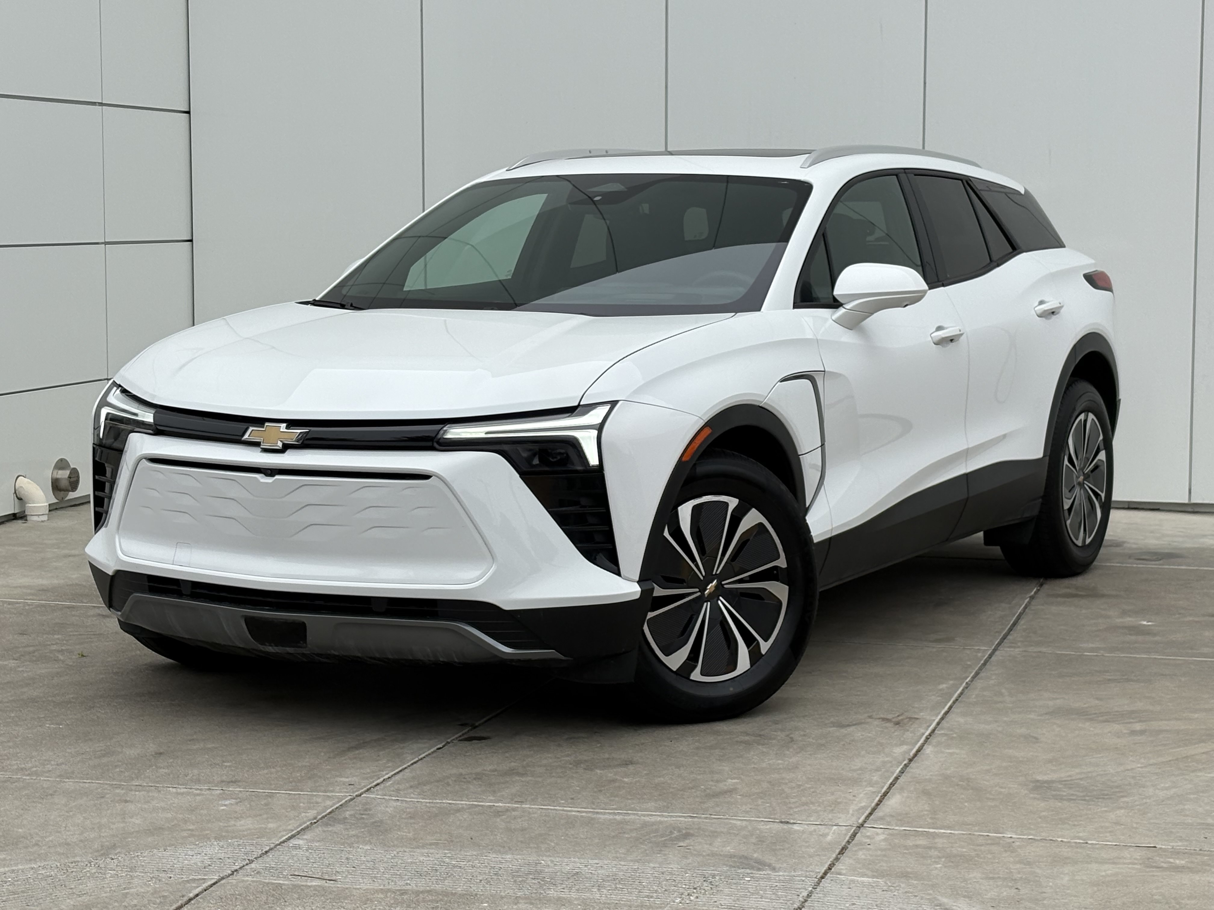 Used 2024 Chevrolet Blazer EV LT AWD/4WD image 2