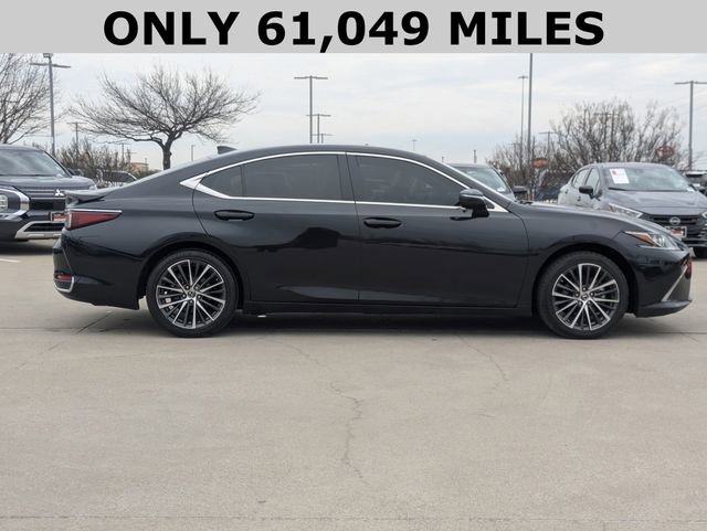 Used 2023 Lexus ES 300h w/ Premium Package image 4