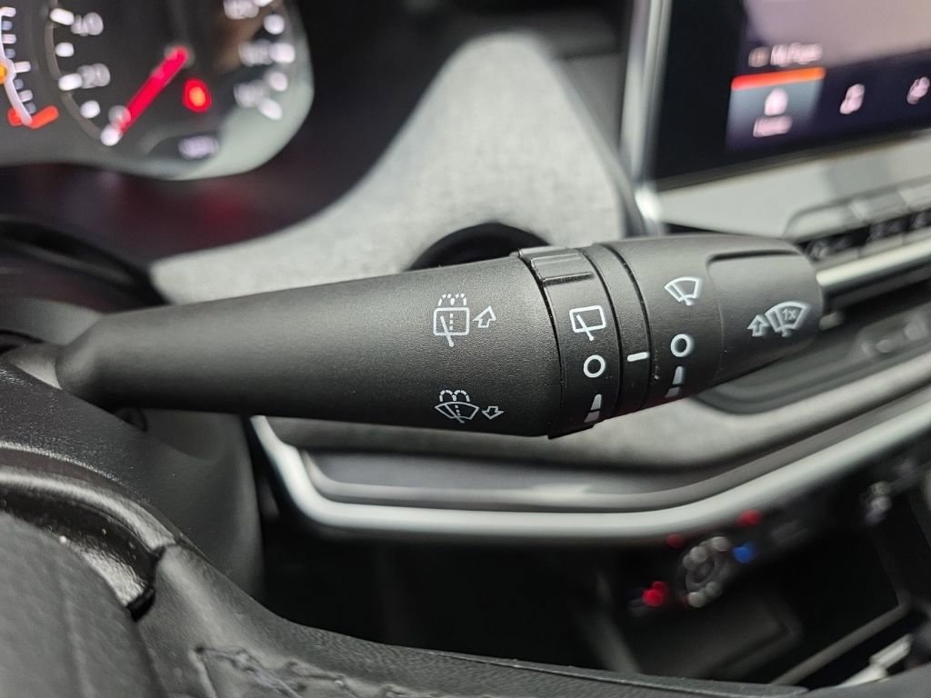 Used 2023 Jeep Compass Latitude image 28