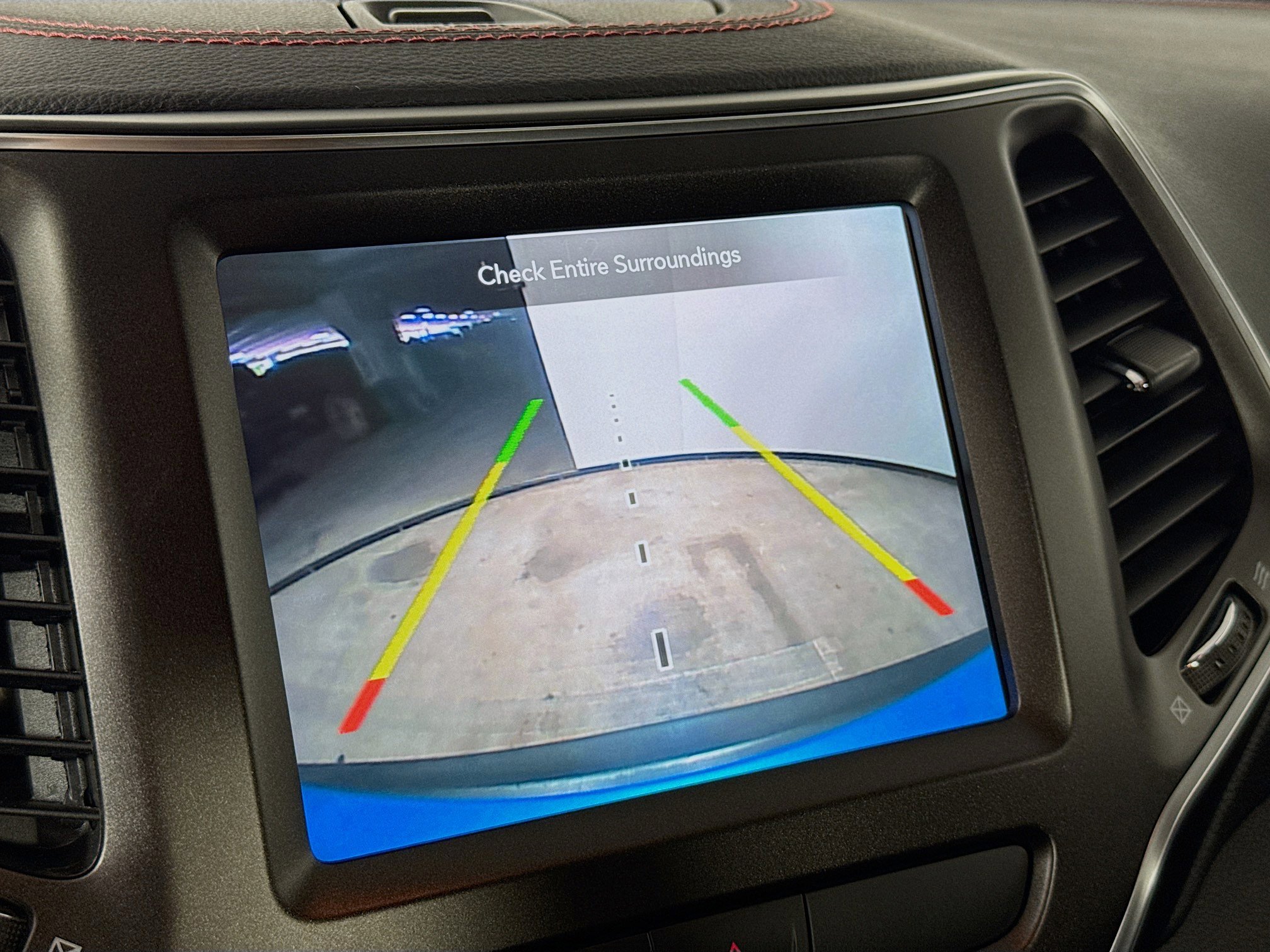 Used 2019 Jeep Cherokee Trailhawk w/ Comfort/Convenience Group AWD/4WD image 16