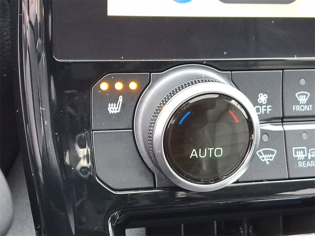 Used 2023 Toyota Highlander XLE image 19