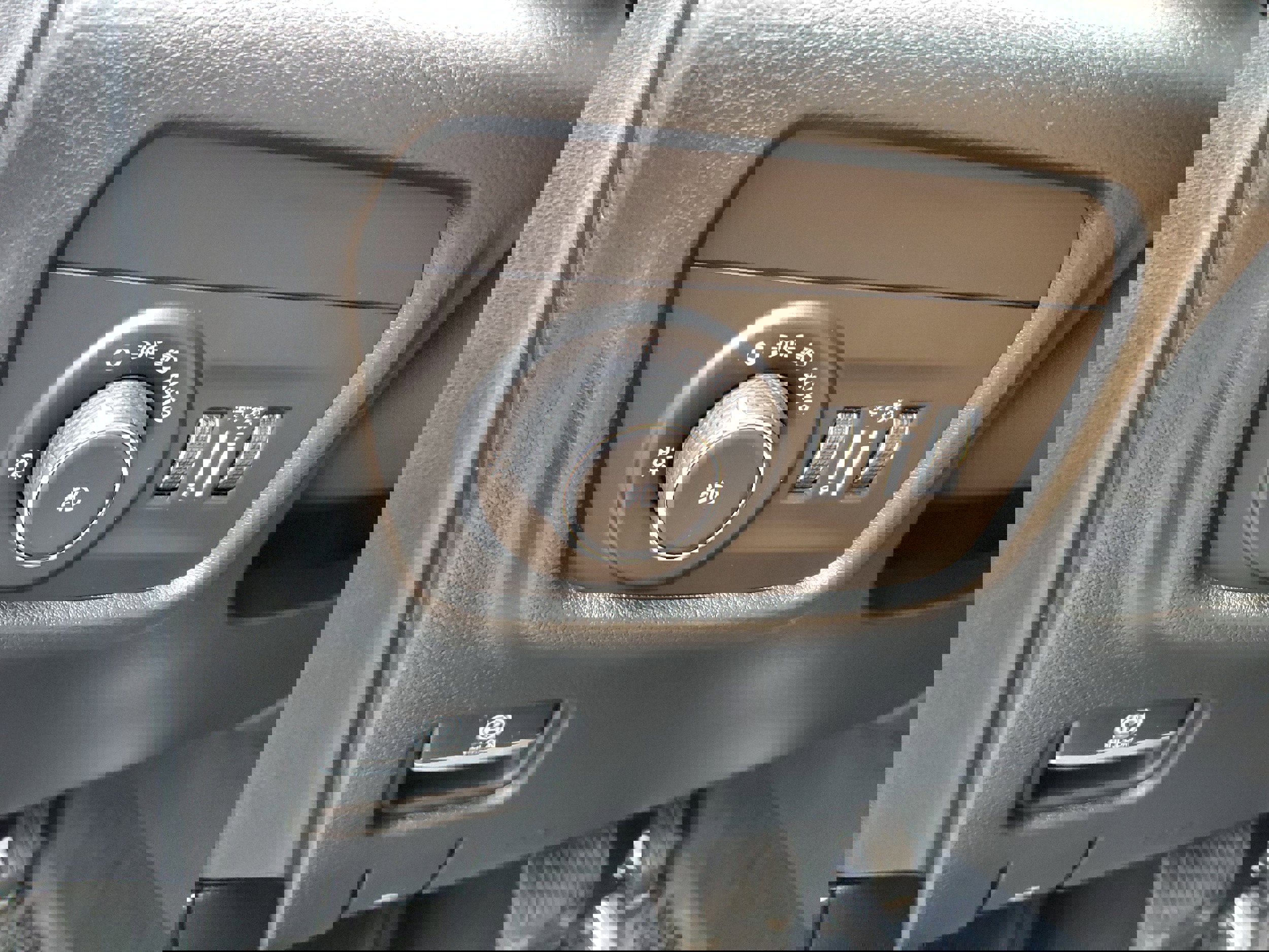 Used 2022 Jeep Grand Cherokee Summit w/ Luxury Tech Group V image 12