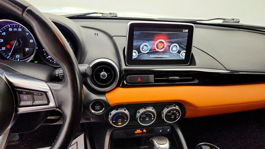 Used 2018 FIAT 124 Spider Lusso w/ Navigation & Sound Group RWD image 18