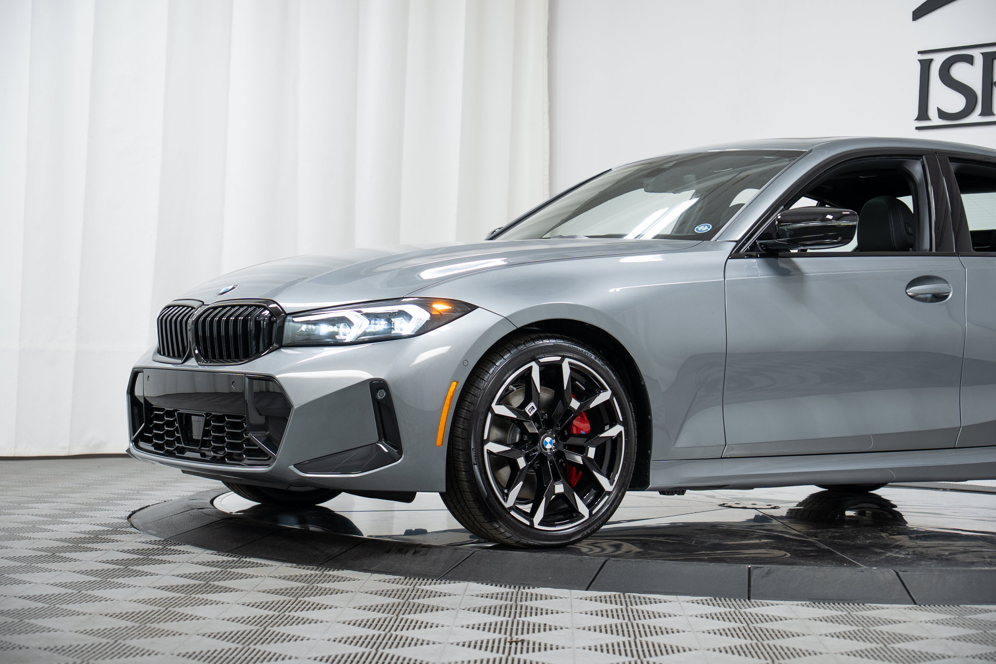 New 2026 BMW 330i xDrive Sedan w/ M Sport Package AWD/4WD image 25