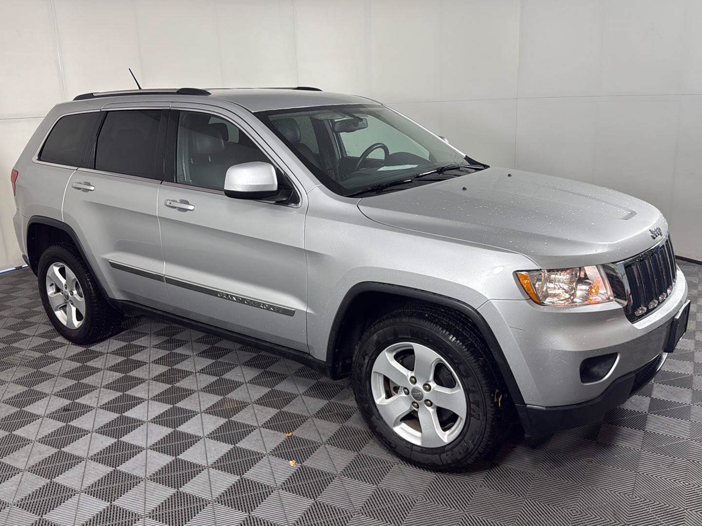 Used 2013 Jeep Grand Cherokee Laredo AWD/4WD image 3