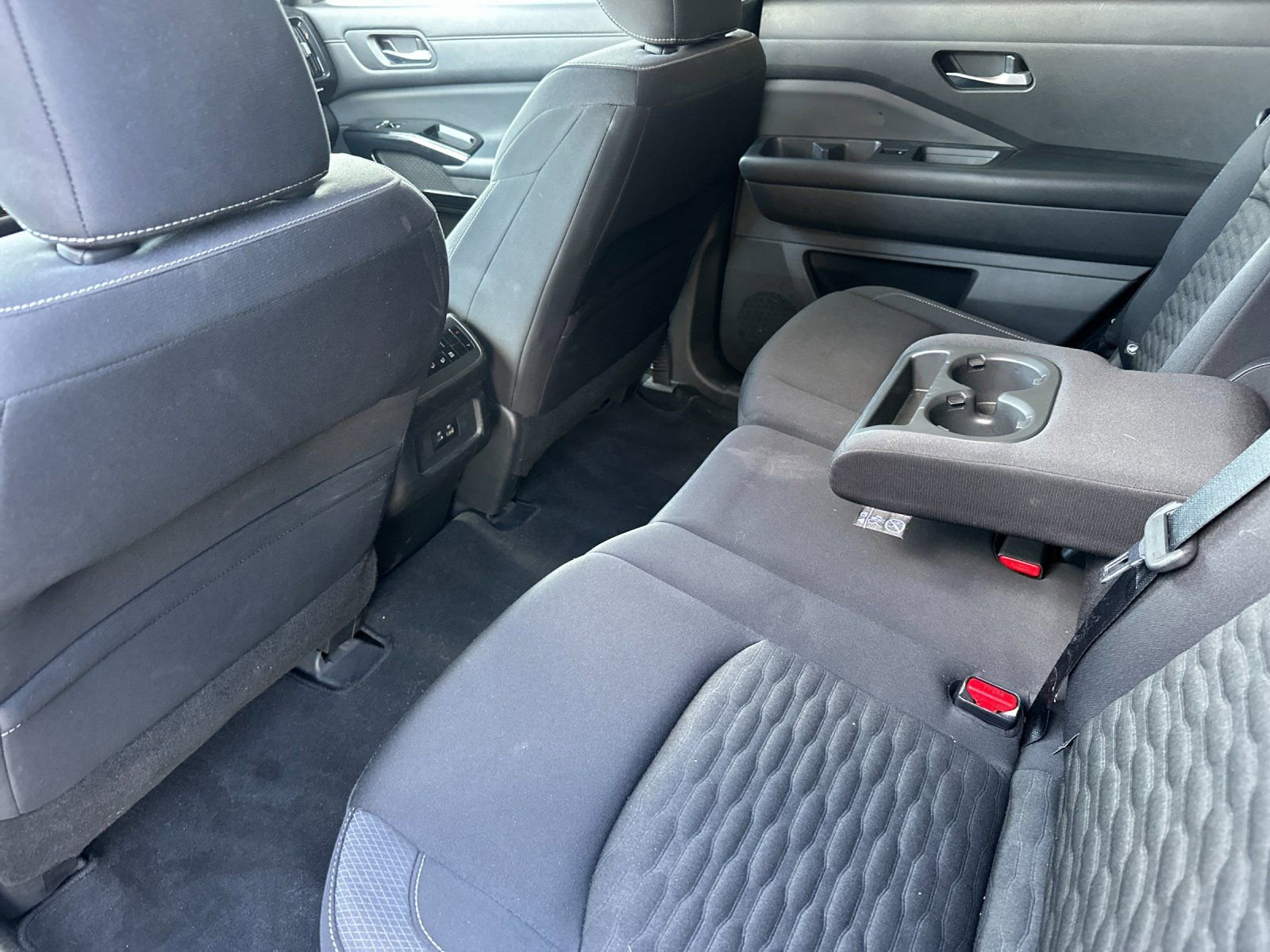 Used 2022 Nissan Pathfinder SV image 11