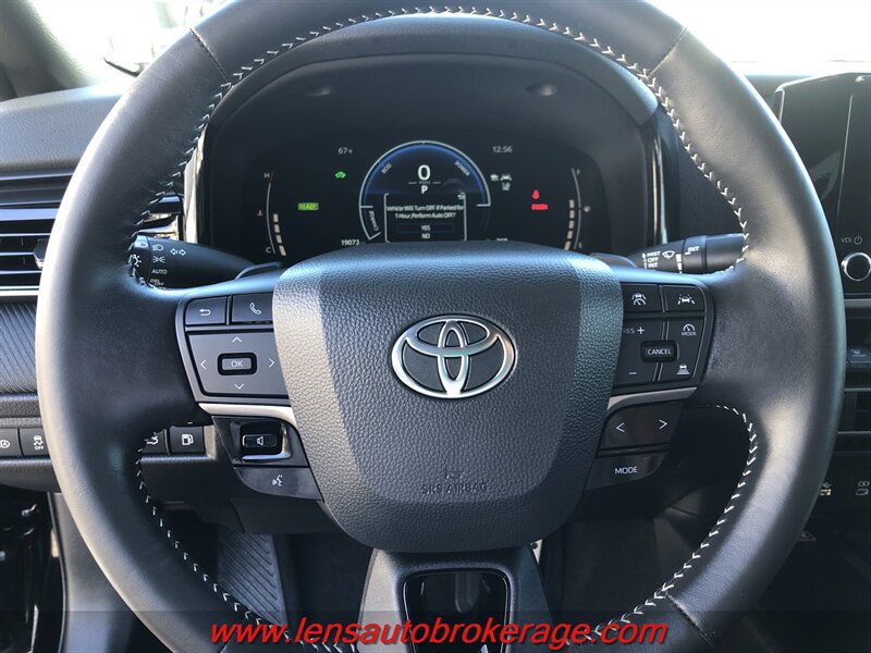 Used 2025 Toyota Camry SE w/ Convenience Package FWD image 13