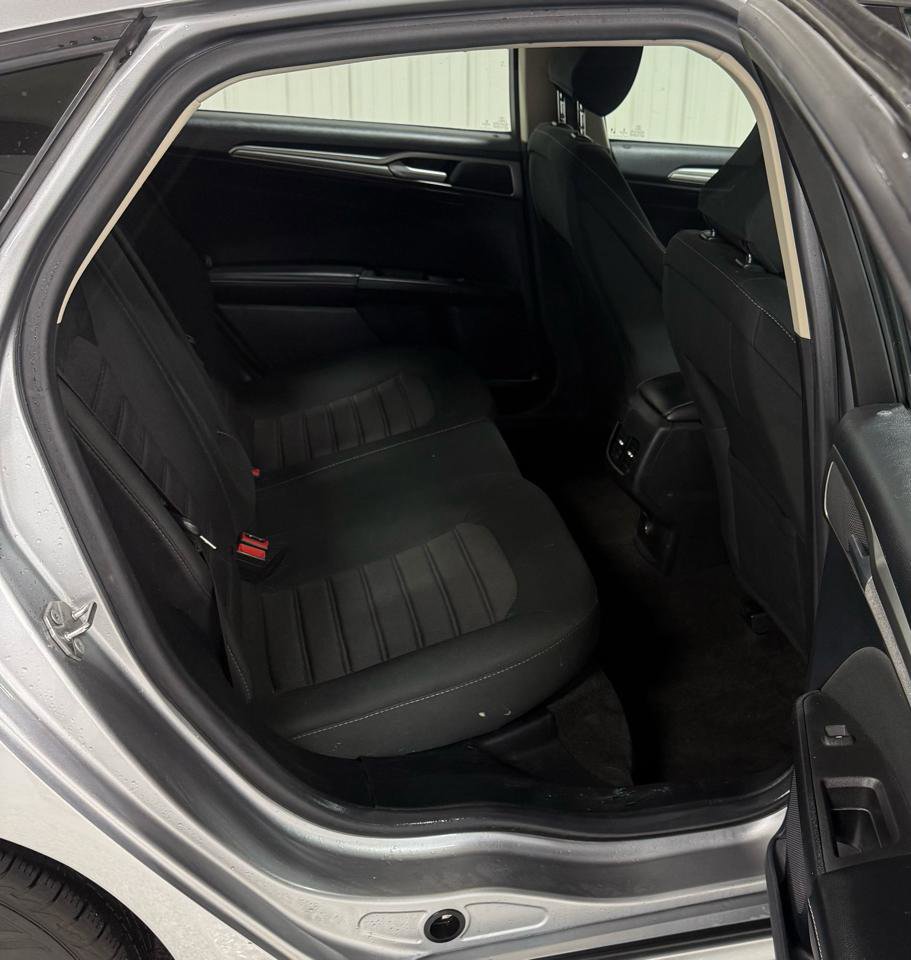 Used 2020 Ford Fusion SE image 14