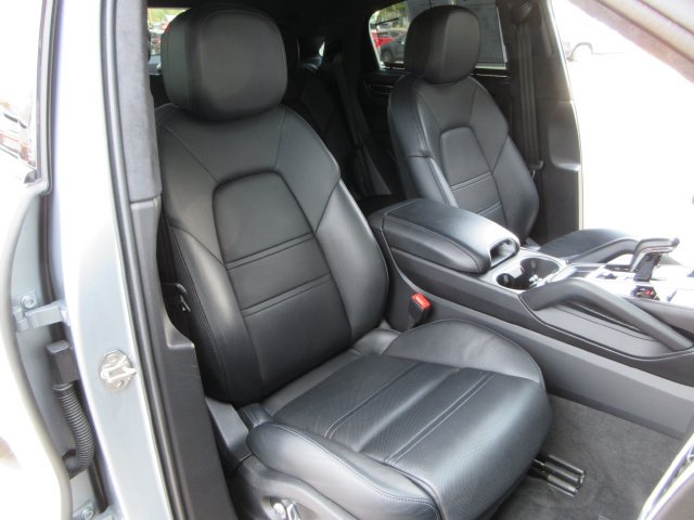 Used 2021 Porsche Cayenne GTS AWD/4WD image 27