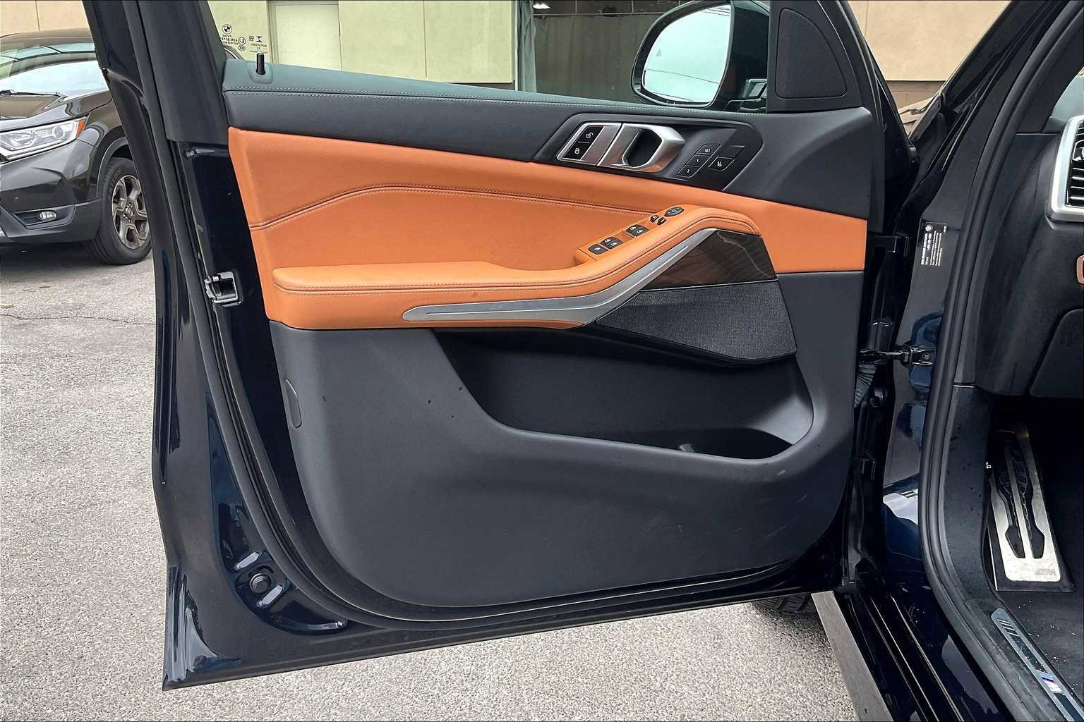 Used 2022 BMW X5 xDrive40i w/ M Sport Package image 9