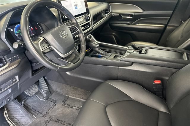 Certified 2025 Toyota Grand Highlander FWD image 12