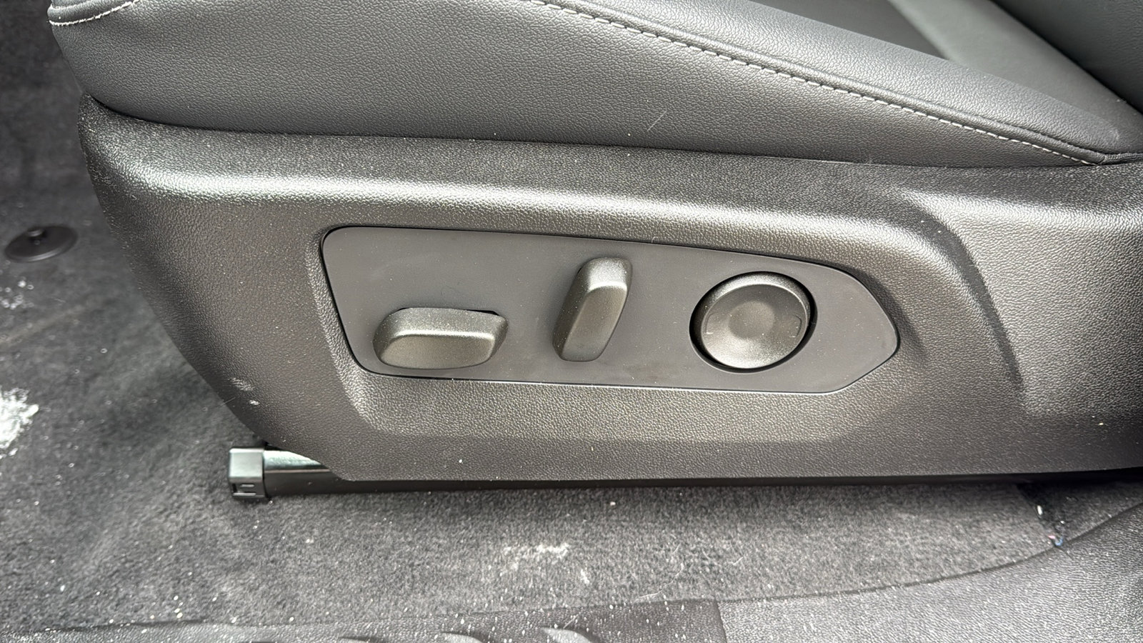 New 2026 GMC Canyon Elevation w/ Convenience Package image 9