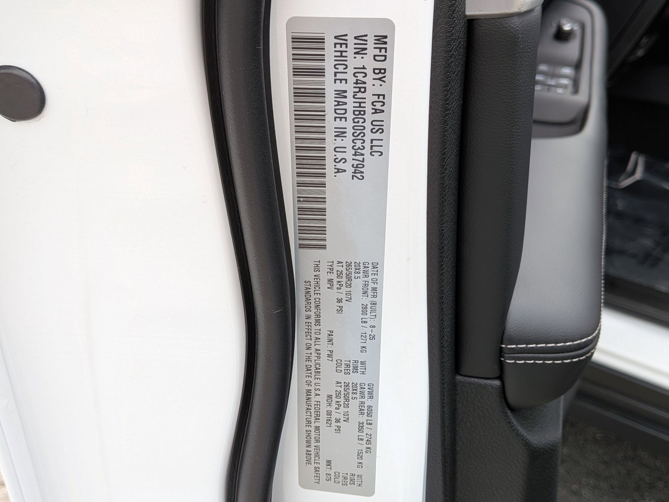 New 2025 Jeep Grand Cherokee Limited w/ Black Appearance Package image 38