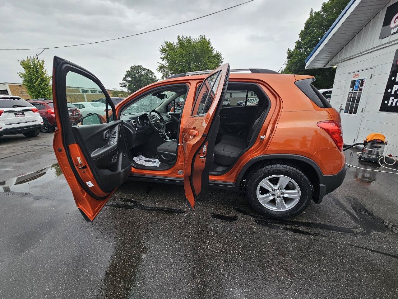 Used 2015 Chevrolet Trax LT w/ LT Sun and Sound Package FWD image 23