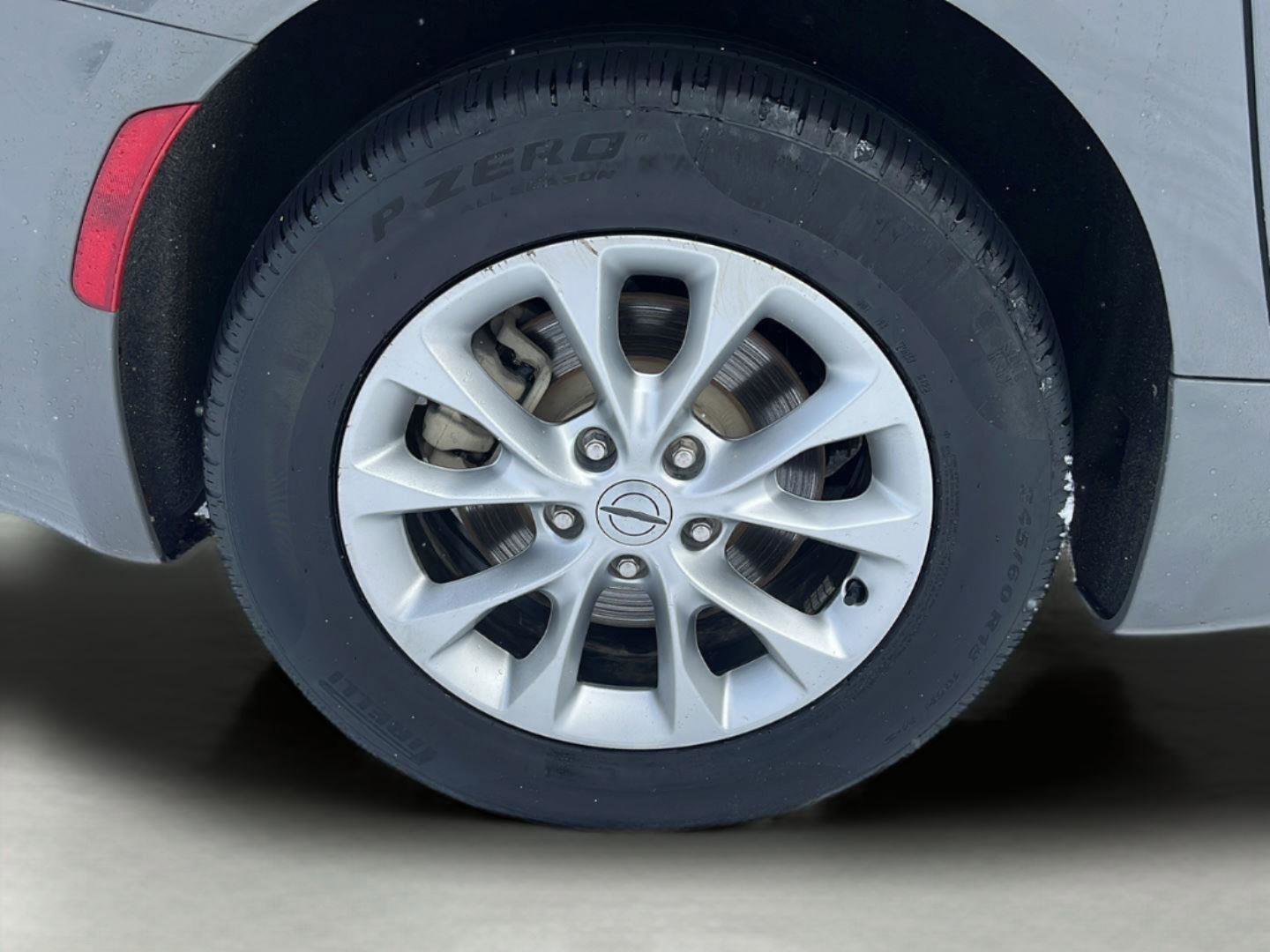 Used 2025 Chrysler Pacifica Select image 12