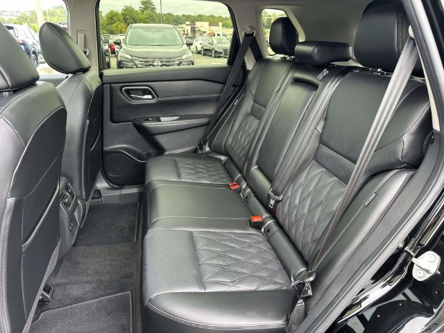 Used 2024 Nissan Rogue Platinum AWD/4WD image 17