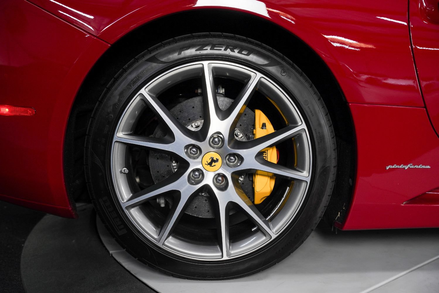 Used 2010 Ferrari California RWD image 24