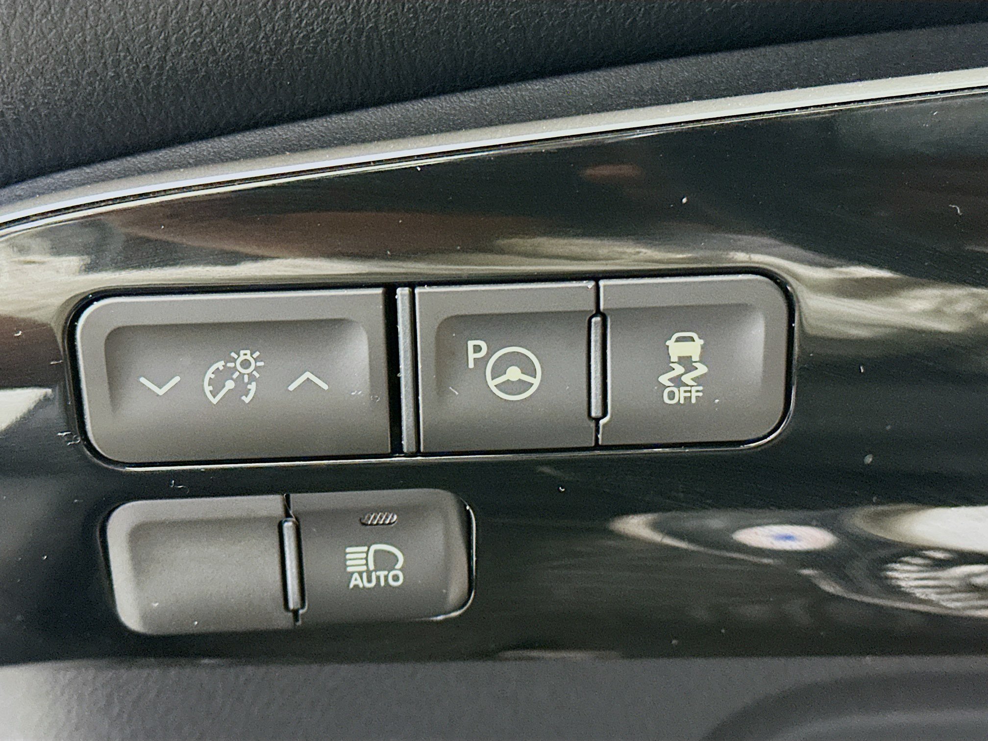Used 2017 Toyota Prius Three Touring FWD image 17