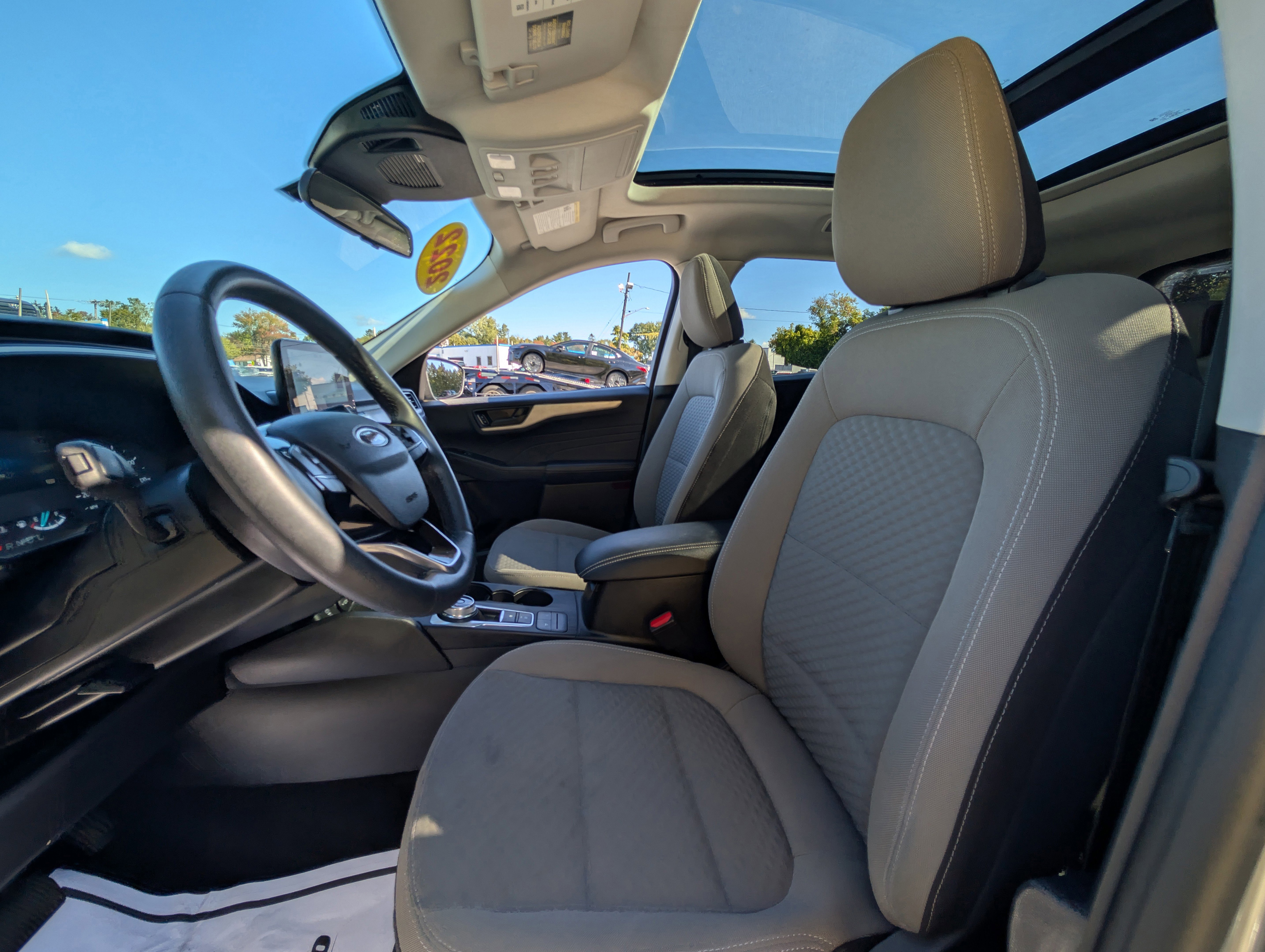 Used 2022 Ford Escape SE w/ SE Sport Appearance Package image 29